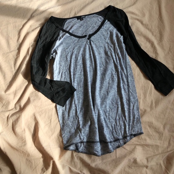 COPY - ✨💫2 for $40 ✨💫 Wilfred Aritzia Baseball Tee - Picture 4 of 5